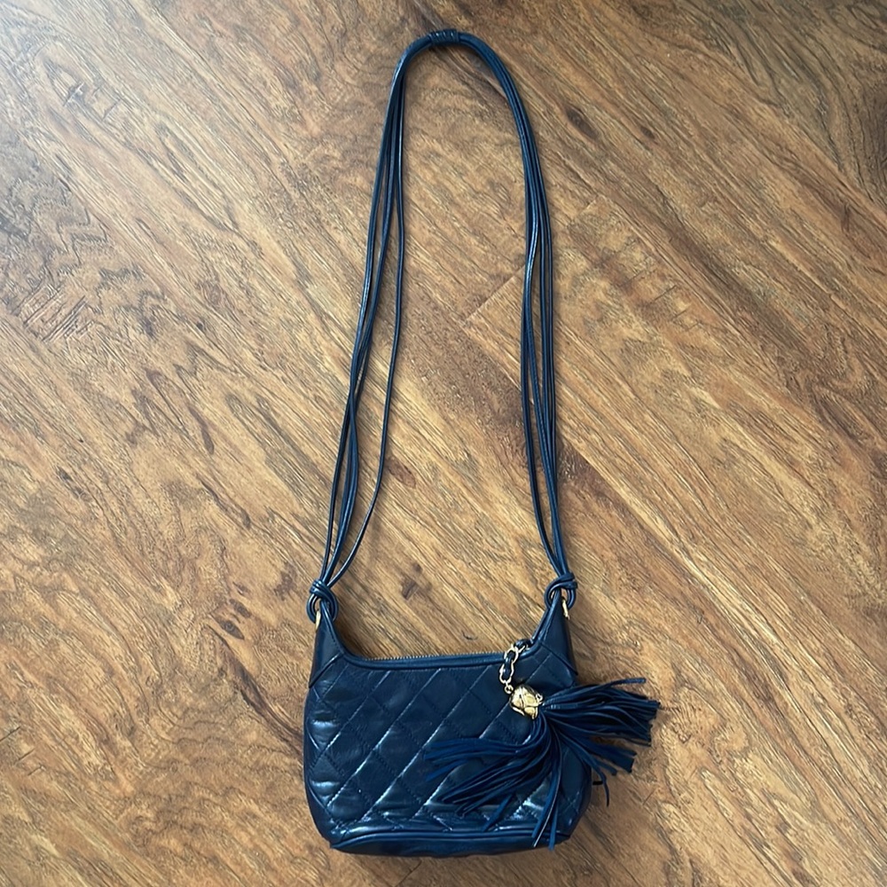 Chanel vintage tassel quilted leather crossbody - Picture 15 of 16